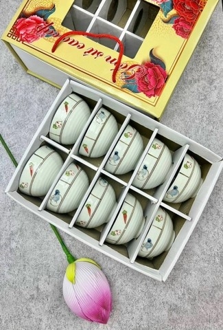 Bộ Bát Chén Bát Tràng – Sự Lựa Chọn Hoàn Hảo Cho Mọi Gia Đình