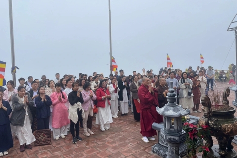 Hàng vạn du khách đổ về chùa Ngọa Vân - thánh địa của thiền phái Trúc Lâm