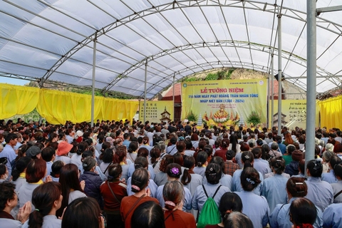 NGOẠ VÂN YÊN TỬ ĐÓN 20.000 LƯỢT KHÁCH NGÀY ĐẠI LỄ TƯỞNG NIỆM PHẬT HOÀNG NHẬP NIẾT BÀN