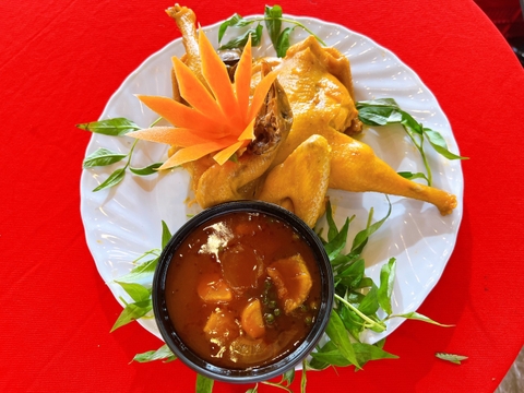 Gà Ta  Nguyên Con Hấp Mắm Nhỉ