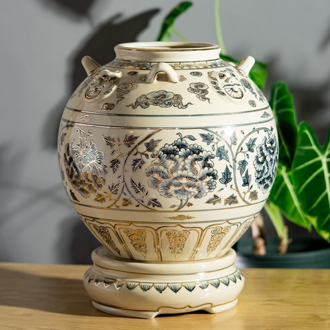 THE TRAN BAO VASE