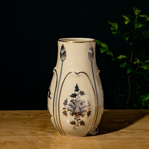 THE LOTUS VASE