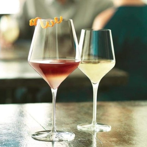 Ly vang và champange