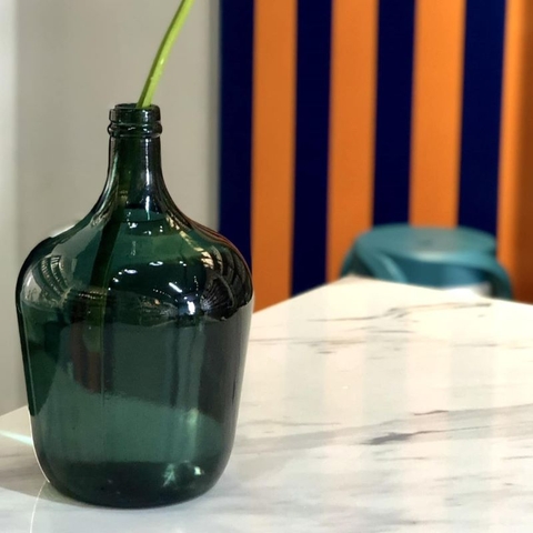 Bình hoa thủy tinh tái chế VSM Garrafa Màu xanh đen