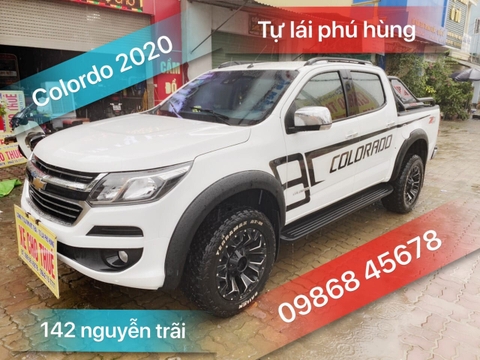 Chevrolet Colorado màu trắng