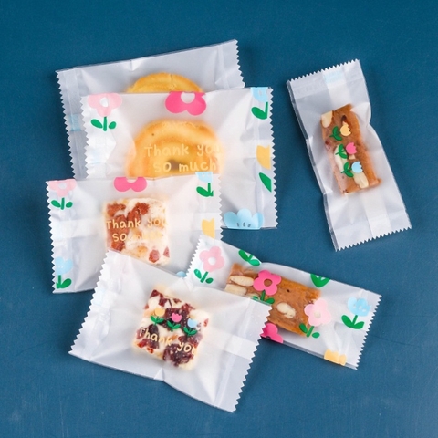 Túi đựng bánh kẹo hoạ tiết 3 Bông Hoa, bao bì thực phẩm- Vua Bao Bì