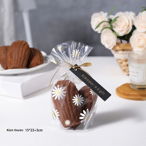 Túi đựng bánh, kẹo có đế họa tiết có đáy thiết kế dây buộc