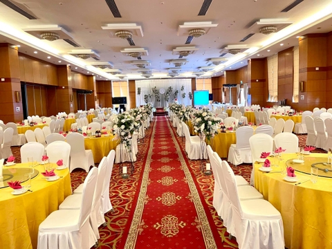 (Hotline: 0912 585 473) Dịch vụ tổ chức Tiệc cưới hoành tráng tại Petro Thái Bình Hotel