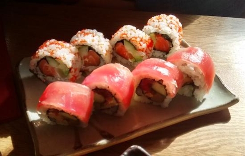 maguro ura roll