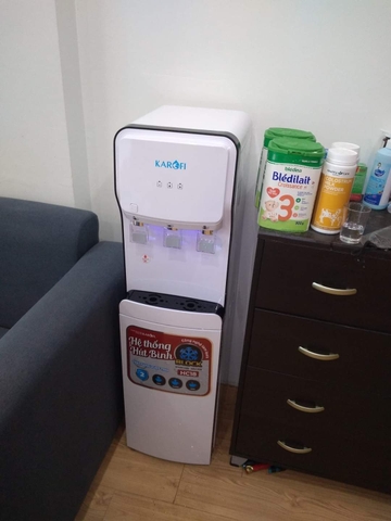 Cây nước nóng lạnh hút bình Karofi HC18