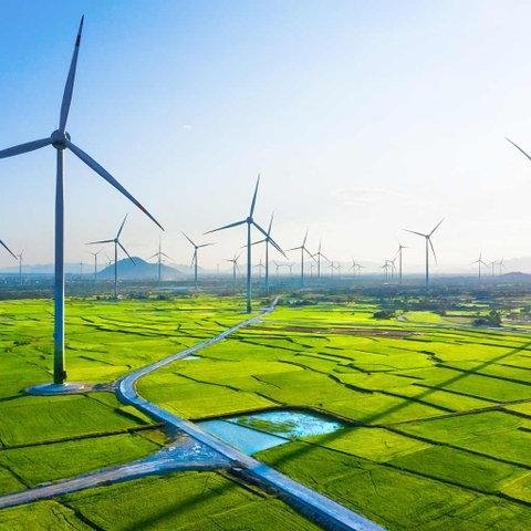 9 NHÀ MÁY ĐIỆN GIÓ, ĐIỆN MẶT TRỜI CHUYỂN TIẾP ĐÃ PHÁT ĐIỆN, HÒA QUỐC GIA