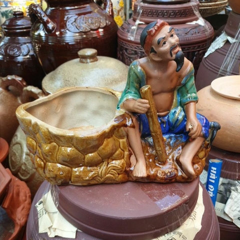 Tượng trồng cây ông hút thuốc lào