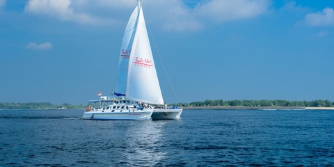Khám phá đảo Lembongan bằng du thuyền Beach Club Cruise