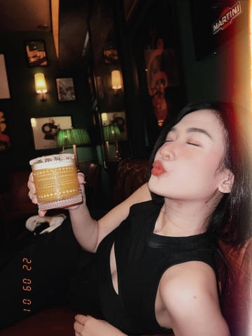 ÁO THUN KHOÉT NGỰC