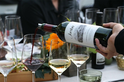 Tại sao nên chọn rượu ngoại làm quà tặng ngày lễ?