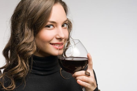 Uống rượu vang đỏ giúp ngăn ngừa sâu răng