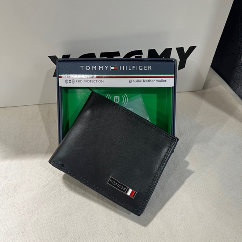 Ví Tommy Hilfiger Men's Leather Bifold Wallet Black 31TL130087 001