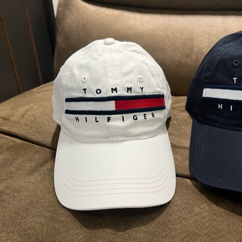 Nón Tommy Hilfiger Flag Stripe Logo Baseball Cap White 78B4207 100