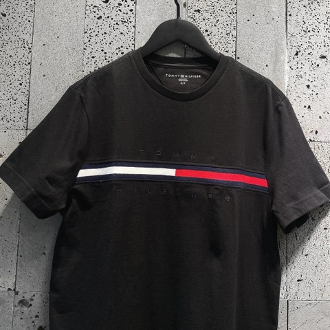 Áo Tommy Hilfiger Embroidered Flag Logo T-Shirt Black