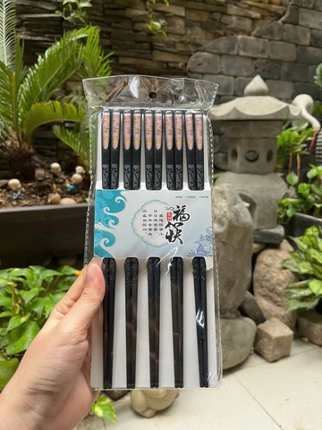 ĐŨA ĐEN CÁN VÀNG