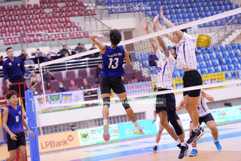 Chọn Giày Bóng Chuyền Cho Chủ Công – Bí Quyết Tăng Hiệu Suất Thi Đấu