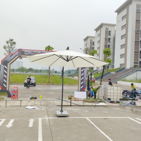 Giao thành công 12 bộ Ô dù lệch tâm tròn 3m cho học viện tài chính