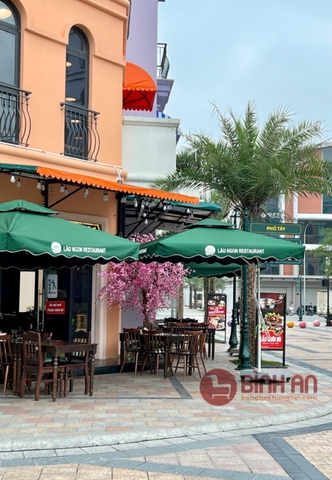 Bàn Giao 3 Dù Che Nắng Lệch Tâm Vuông cho Lẩu Ngon Restaurant tại Vinhome Ocean Park 3