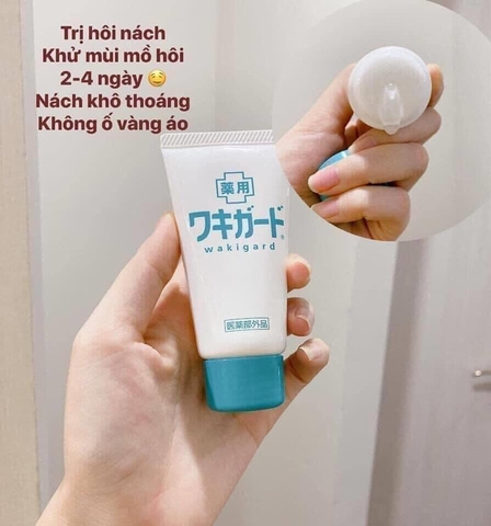 Lăn khử mùi Kobayashi Nhật Bản đặc trị mùi hôi nách