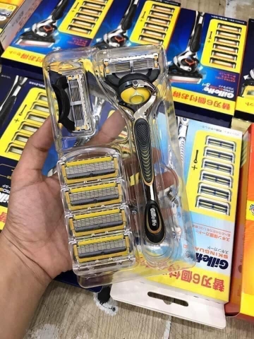 Dao cạo râu Gillette Fusion 5+ 1 Nhật Bản