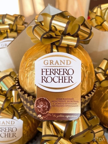 Socola Ferrero Rocher quả cầu nơ vàng