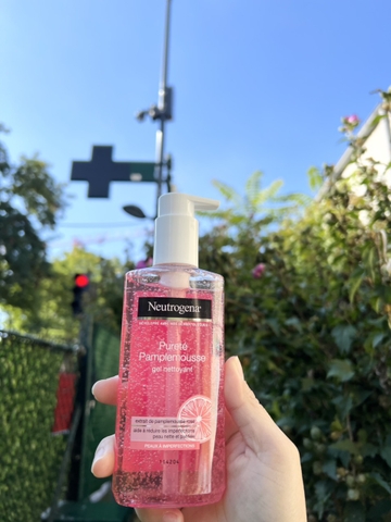 Sữa rửa mặt Neutrogena Purete Pamplemousse chiết xuất từ bưởi và hoa hồng chai 200ml