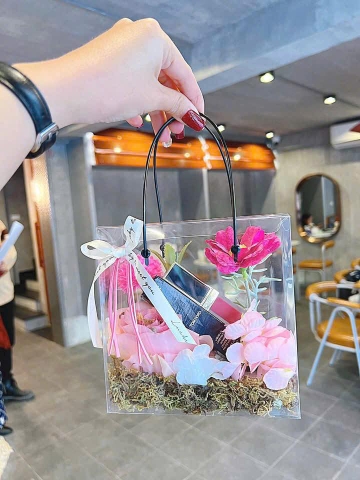 Túi quà son TF 129 full hoa quà