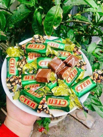 Kẹo Cten Nga màu xanh nhân hạt dẻ rừng túi 500gr