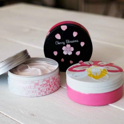 Kem dưỡng tay & dưỡng thể Sakura Nhật Bản
