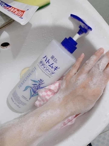 Sữa tắm dưỡng ẩm trắng da Hatomugi Moisturizing Washing 800ml của Nhật Bản