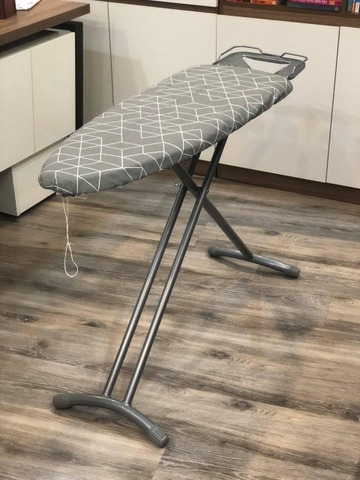 Bàn để ủi quần áo dạng đứng Lebenlang LBB363
