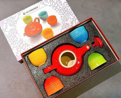 Bộ ấm chén cầu vồng Le Creuset