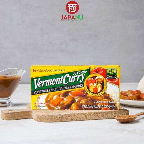 Viên Xốt Cà Ri Vermont Cay Vừa Vị Táo Và Mật Ong 230g Nhật Bản