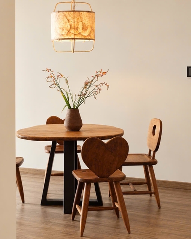 Bàn méo hình tim + 4 ghế