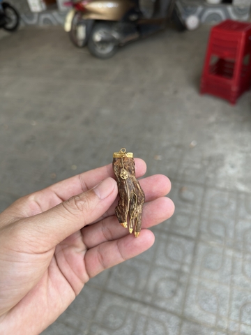 Mặt dây chuyền cận chìm bì kẹp tiên phước mùi ngọt sữa béo bọc vàng - Chuẩn Trầm