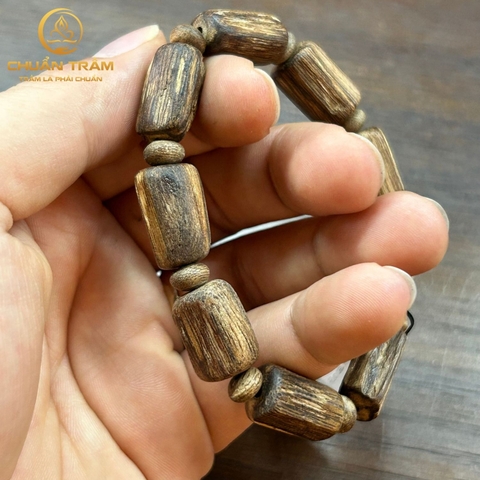 Vòng tay trầm hương thô rục dầu Phước Sơn - chuẩn trầm