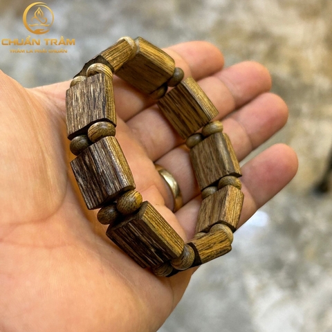 Vòng tay trầm hương banh Lào kiểu thô dẹp - Chuẩn Trầm