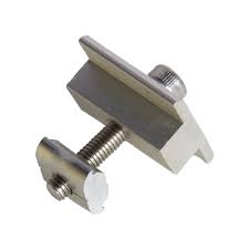 Kẹp giữa pin năng lượng mặt trời