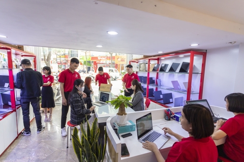 Khu vực khách hàng tại cửa hàng Nguyễn Đức