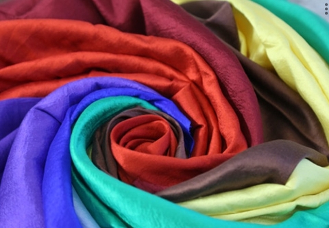 LỤA ĐŨI TƠ TẰM - KHĂN QUÀNG LỤA TƠ TẰM THỦ CÔNG