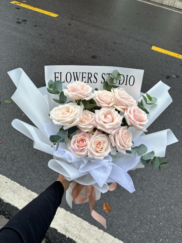 🌿 Bó Hoa Hồng Pastel Kem – Tối Giản & Thanh Lịch