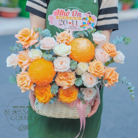 🌞 Giỏ Hoa Cam – Trắng – Lời Tri Ân Tươi Sáng & Ấm Áp