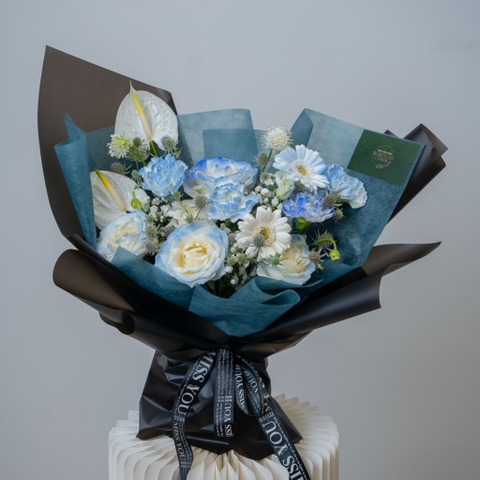 Bó Hoa Hồng Xịt Sơn Xanh – Sắc Trầm Thanh Nhã