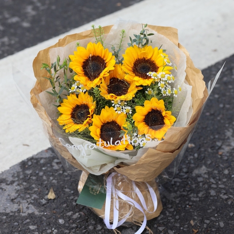 Bó Hoa Hướng Dương – Rực Rỡ & Lạc Quan ngày tốt nghiệp