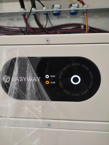 Pin lithium-ion xếp chồng, dùng lưu trữ năng lượng mặt trời của tấm pin năng lượng, công suất 100Ah, điện cáp 76,8V, model UNIV7600HST